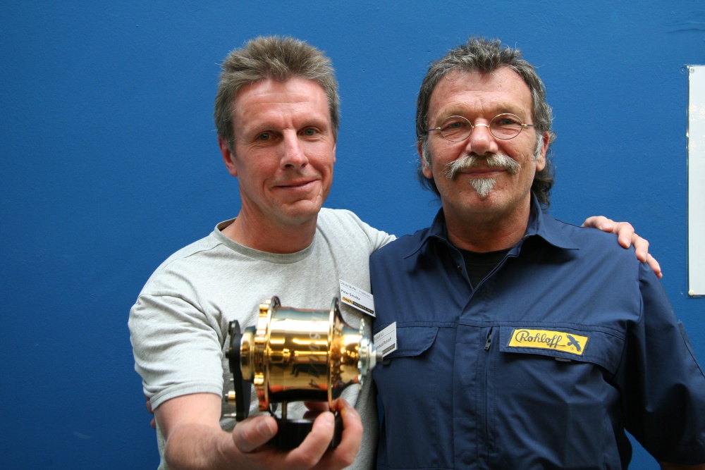 Peter Smolka and Bernhard Rohloff with the golden SPEEDHUB