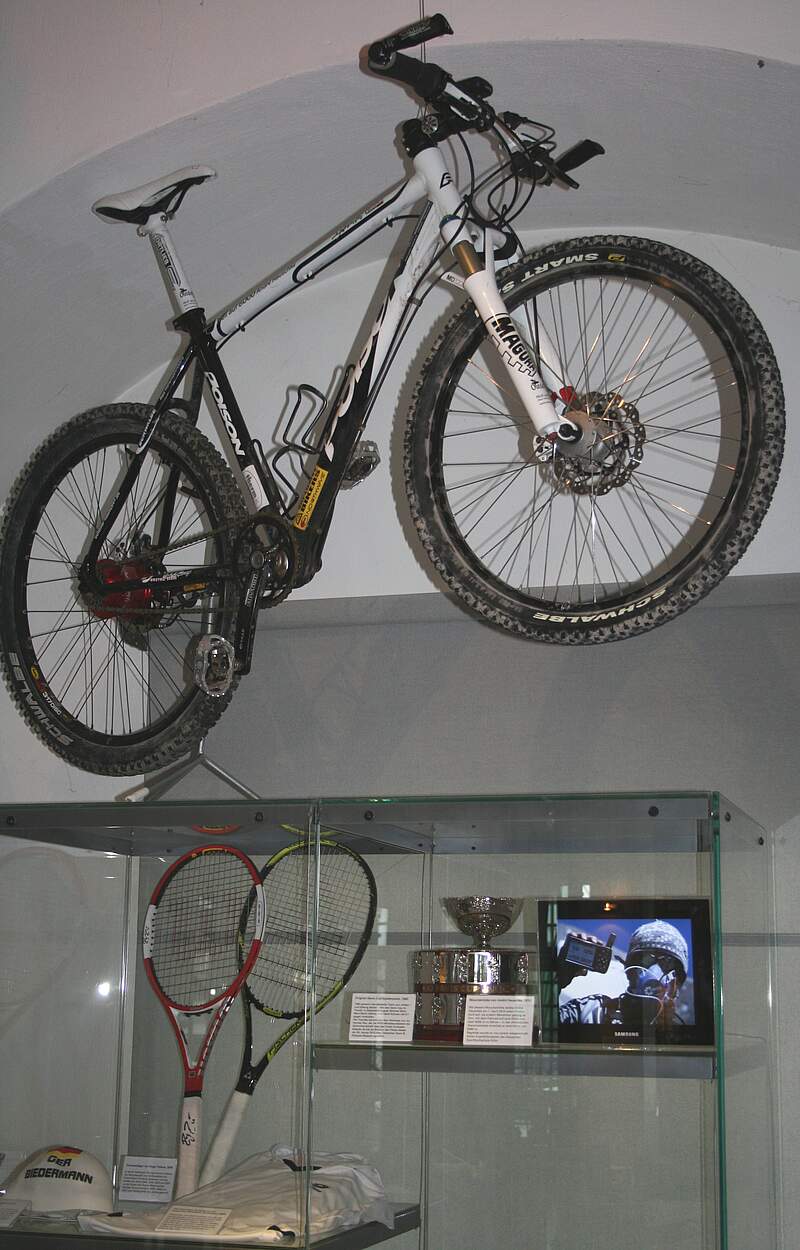 Andre Hauschke "Höhenrekordversuch" - Olympia Museum